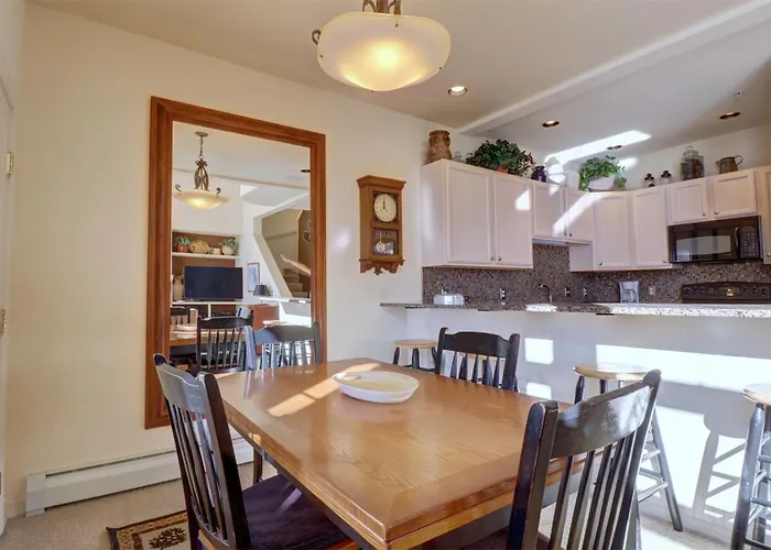 4 Bedrooms Apartment *