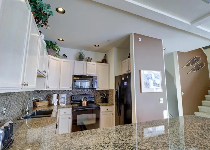 Apartment 4 Bedrooms *