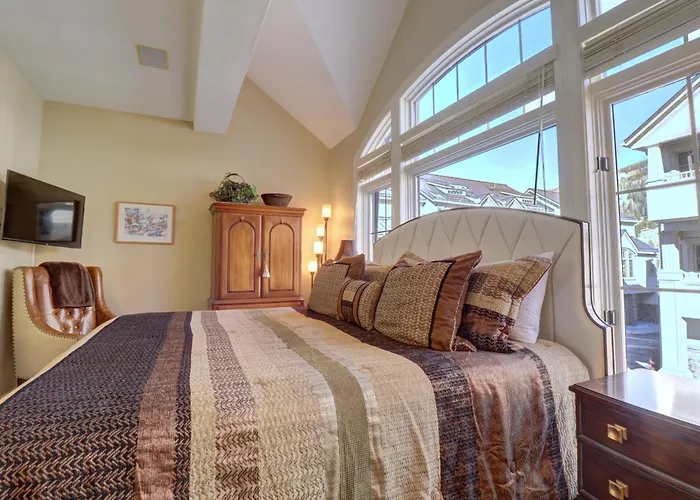 4 Bedrooms *