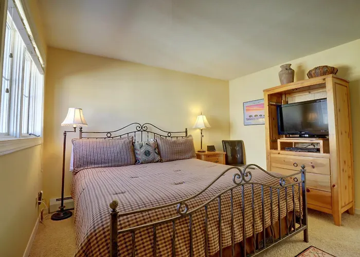4 Bedrooms Apartment